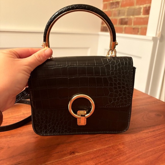 Aldo Black Croc Embossed Crossbody Bag Purse Handbag Gold Detail Belt Strap LN - Picture 2 of 7